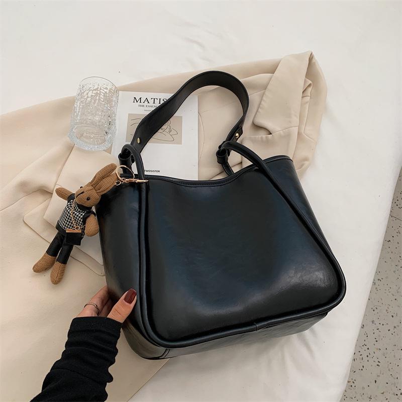 

Retro Women s Large Capacity Fashion Tote: Versatile Textured Shoulder Bag for Autumn & Winter Single Bag чёрный