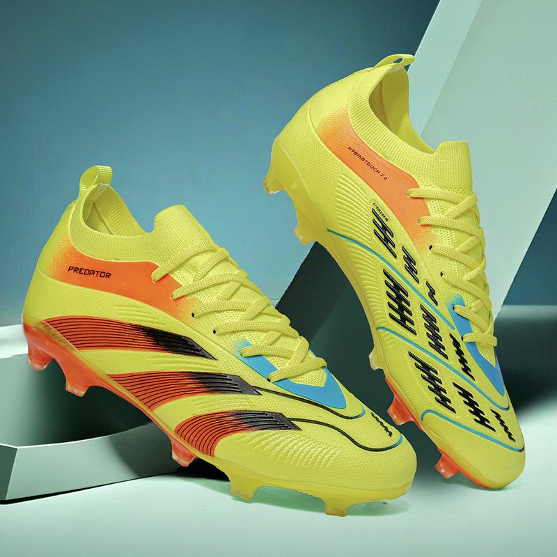 Autumn men's new C Luo European Cup seamless fly-woven low-top couple football shoes student spike training football shoes