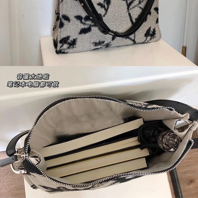 Literary Chinese Style Jacquard Canvas Bag for Women New Trendy Large Capacity Crossbody Armpit Bag High-end Single-shoulder Tote Bag
