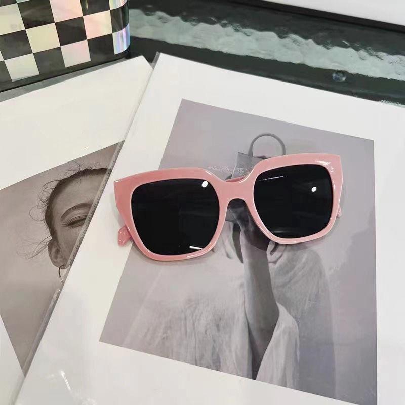 Concave Shaped Sunglasses with Thick Legs and Large Square Frames розовый
