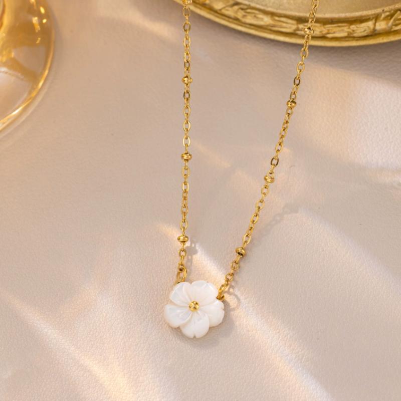 Light Luxury Temperament Imitation Shell Flower Pendant Necklace Ladies Daily Versatile Holiday Party Accessories Gift