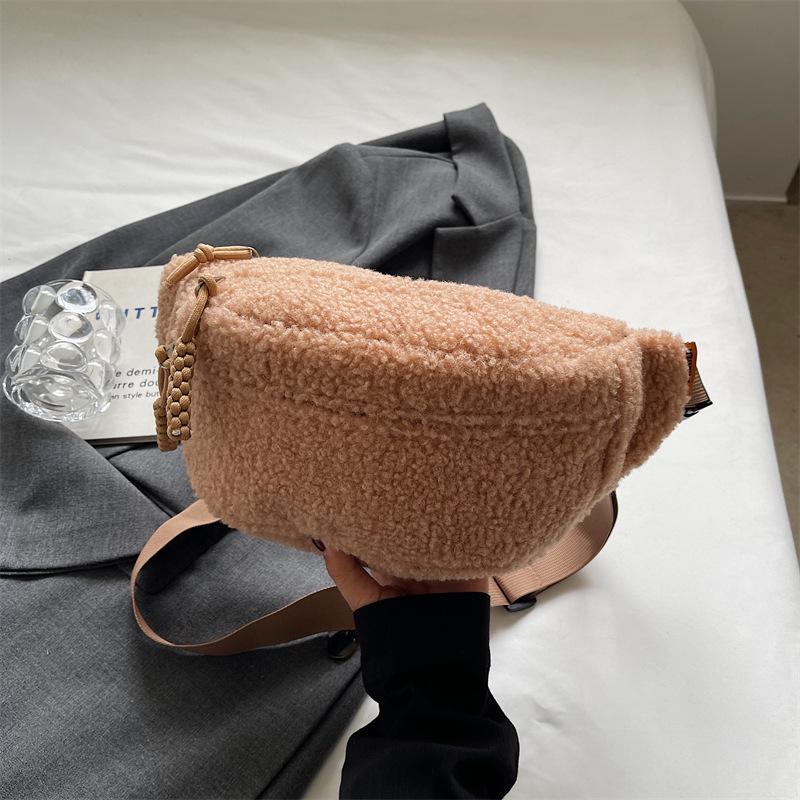 Lambswool Plush Crossbody Bag: 2024 Winter Versatile Small Chest Bag for Women In Solid Colors