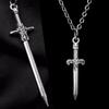 Collier Pendentif Épée Aiguisée Croisée Couleur Argent Créative Personnalité pour Femmes Hommes Chaîne de Collier Punk Hip-hop Accessoires de Bijoux