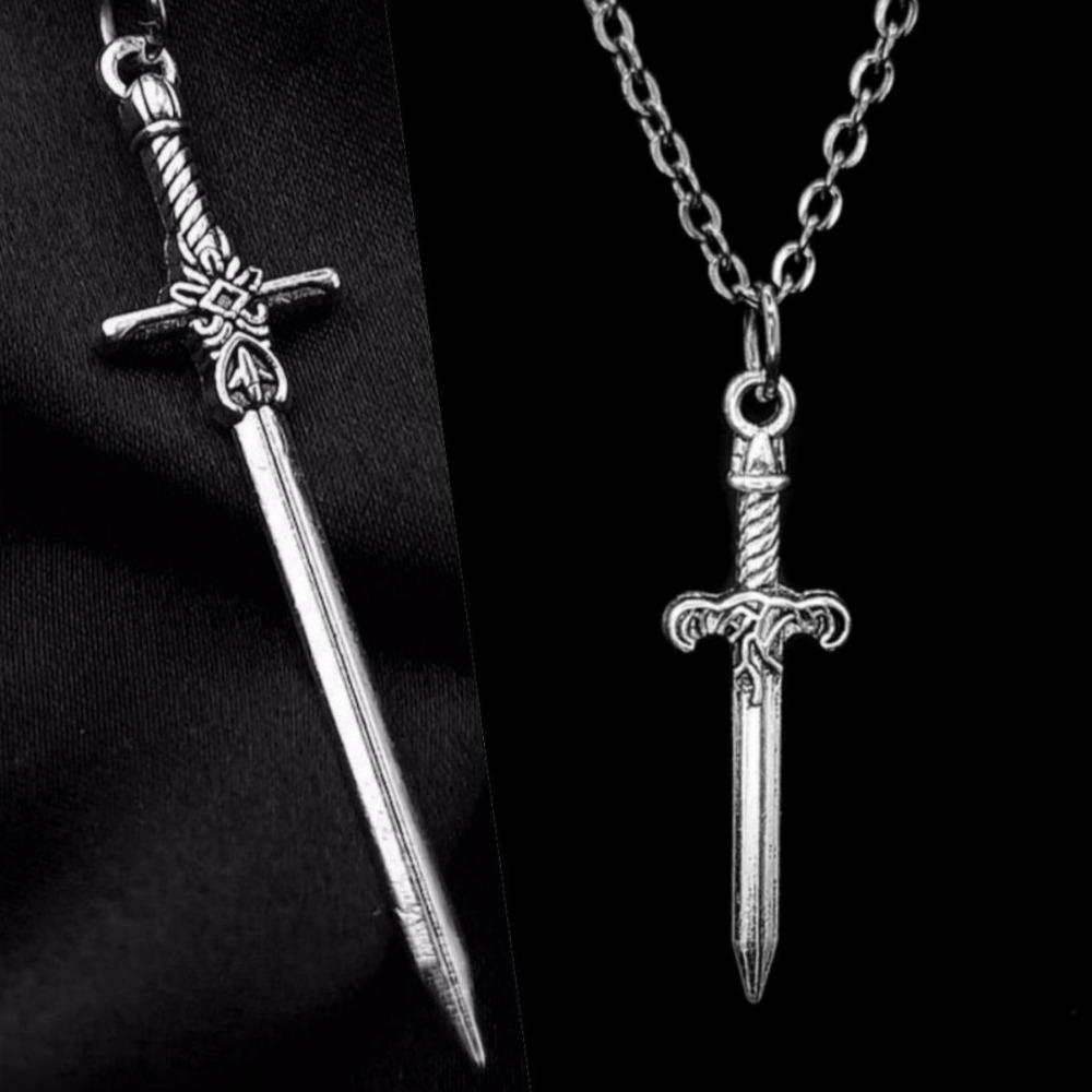 Collier Pendentif Épée Aiguisée Croisée Couleur Argent Créative Personnalité pour Femmes Hommes Chaîne de Collier Punk Hip-hop Accessoires de Bijoux