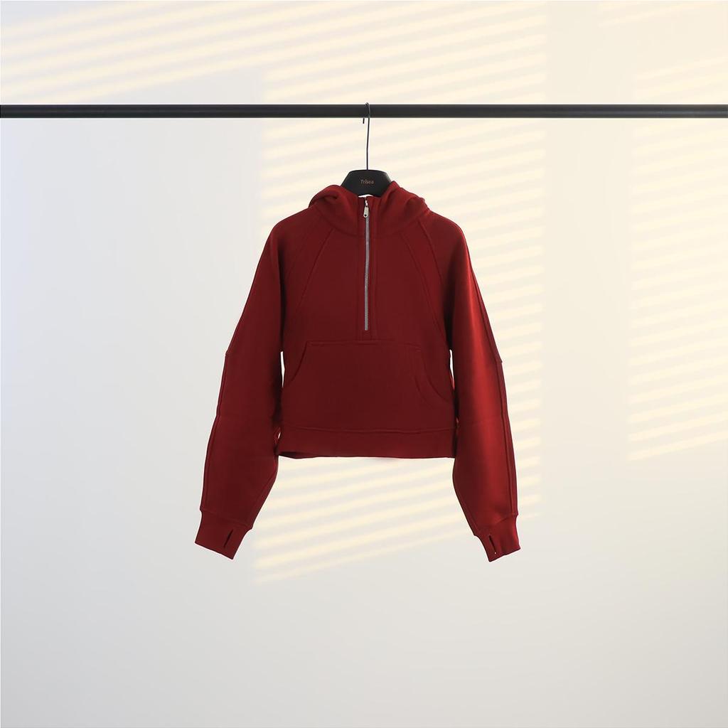 Damska bluza z kapturem i zamkiem do połowy, podszyta polarem - Przytulny top na jesień/zimę do jogi i fitnessu na świeżym powietrzu