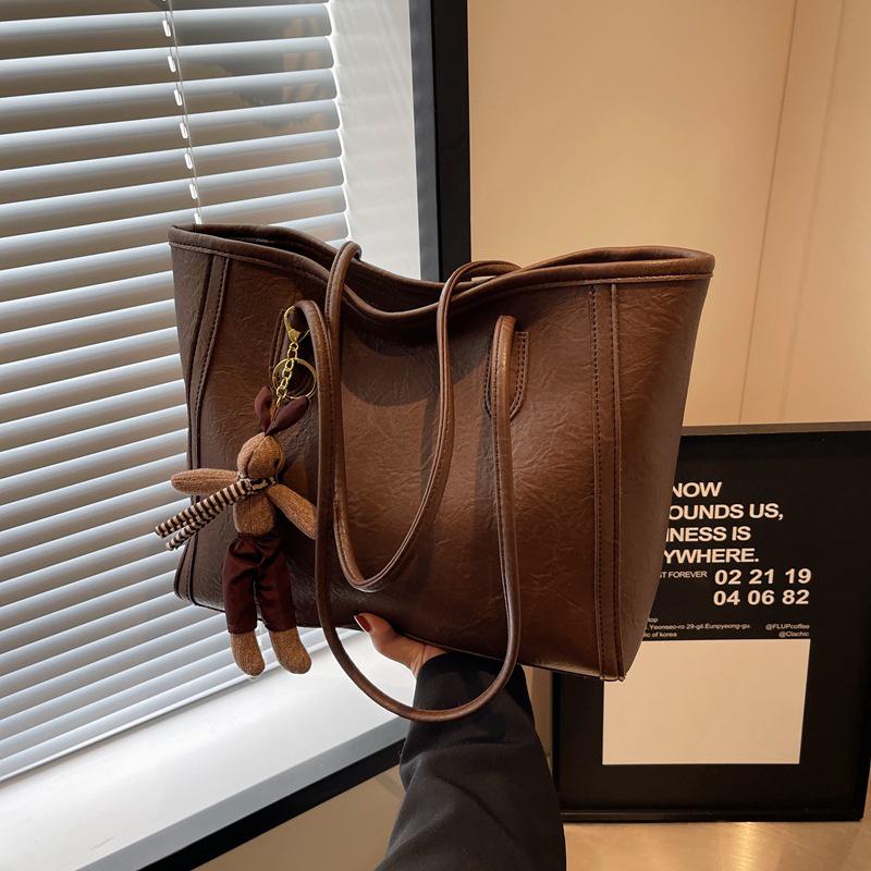 Autumn/Winter 2025 Large Capacity Retro Shoulder Tote Bag for Women