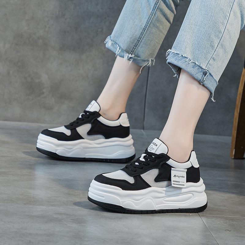 Lightweight thick-soled white shoes women's spring new small inner height-increasing board shoes versatile sports and leisure single shoes