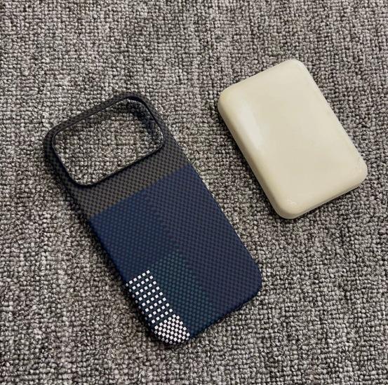 Applicable to iphone16promax mobile phone case half pack Kevlar carbon fiber magnetic suction Apple 17 anti-drop protective case