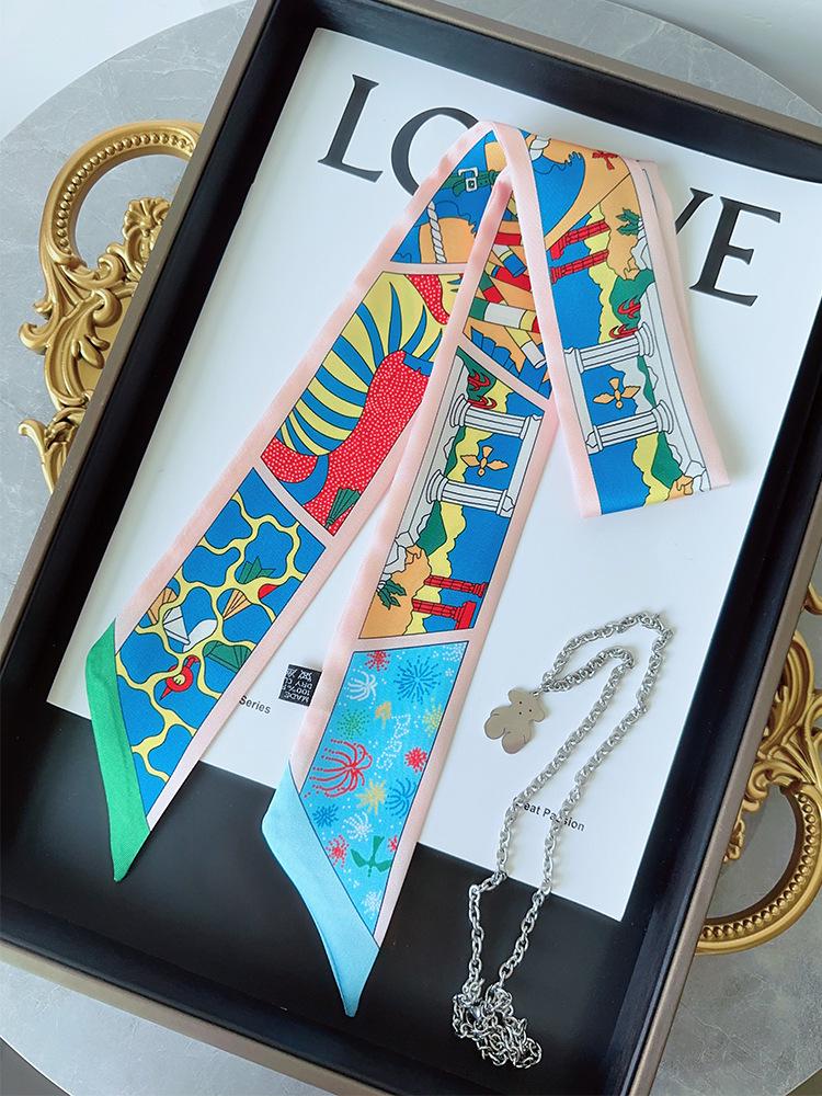 Ozdoba uchwytu torebki w postaci wstążki