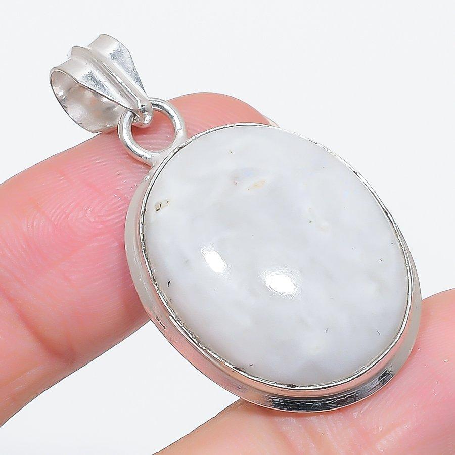 

Natural Moonstone Gemstone 925 Sterling Silver Jewelry Pendant 1.69 i3Q01