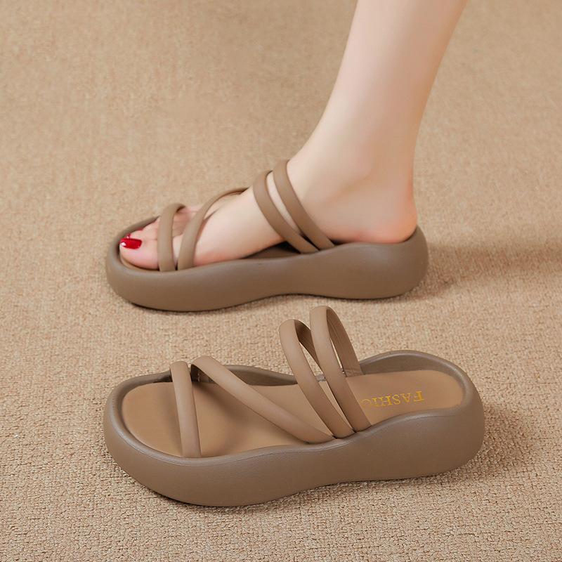 

Крутые тапочки для женщин, летняя одежда для отдыха на открытом воздухе 2024 года, новые модные и популярные повседневные нескользящие пляжные сандалии на толстой подошве для беременных женщин 40 хаки