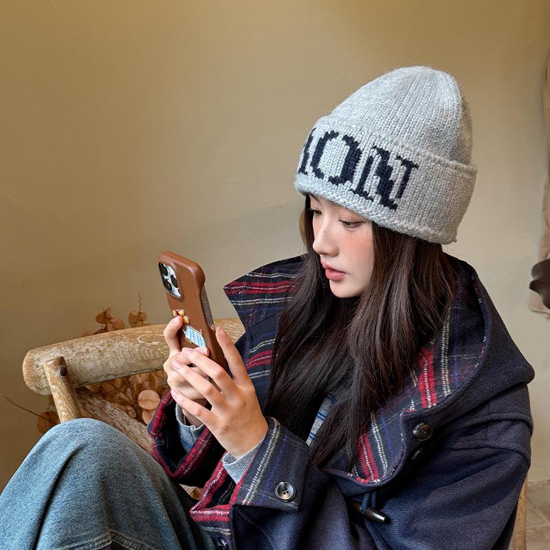Hipster Buchstaben Stickerei Strickmütze Damen Herbst und Winter cool sa kalte Mütze warm halten großer Kopfumfang Gesicht zeigen kleine Wollmütze Tide