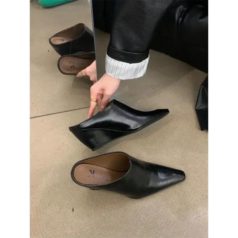 

2025 европейско-американские женские туфли Baotou Half из мягкой кожи с покатым каблуком, модные туфли с высокой посадкой и толстыми ленивыми туфлями Muller 35 чёрный