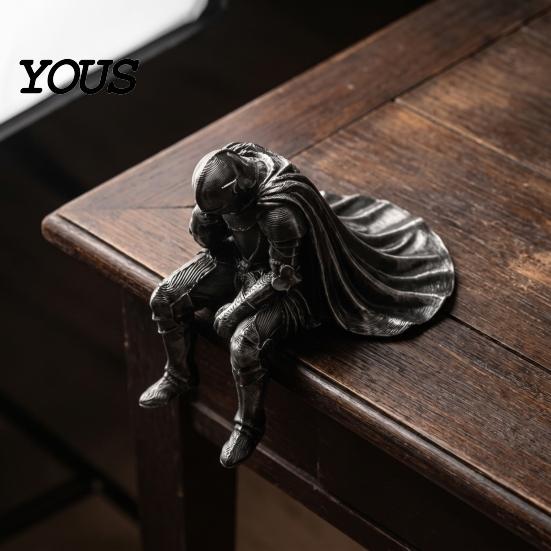 Handmade Style Ornament 3D Printed Medieval Knight Statue, Meditating Figurine with Armor Cloak, Desktop Art Sculpture Vintage Gothic for Bookshelf