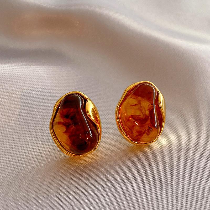 Maillard coffee color geometric earrings 2025 light luxury high-end temperament stud earrings niche retro style earrings