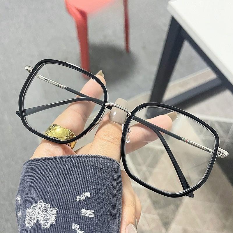 Anti Blue Light Flat Lens for Both Men and Women, Fashionable Metal Frame Glasses, Square Large Frame Flat Lens
