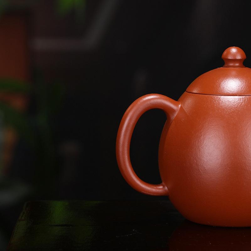 220 ml Boutique Yixing Lila Ton Teekanne Handgefertigte Drachenei-Kanne Roherz Zhu Schlammkessel Chinesisches Zisha Teeset Teeartikel Zubehör