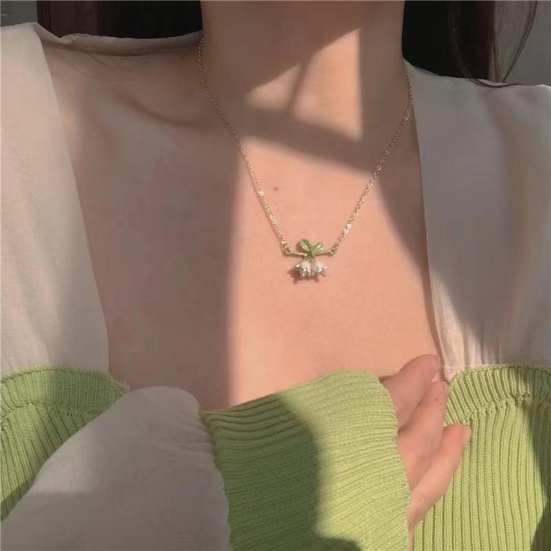 Luxury-lite Necklace, Versatile Collar Chain, Women's Butterfly-style Simple and Elegant Sweater Chain