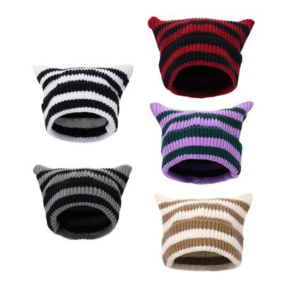 Japanisch Niedlich Schwarz Weiß Gestreifte Katzenohren Wollmütze Damen Herbst Winter Warm Kleiner Teufel Hängende Kugel Gestrickte Beanie Mütze
