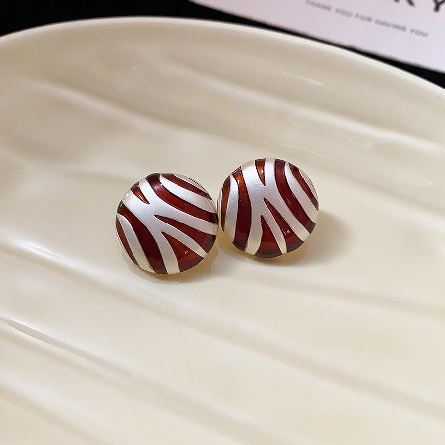 French retro autumn and winter geometric leopard print earrings stud earrings personalized earrings design sense niche