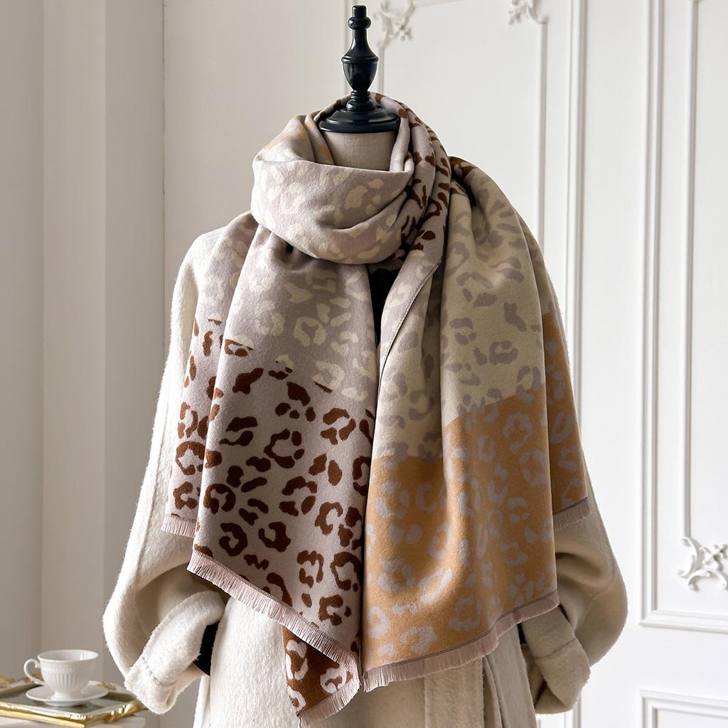 New Brand Autumn and Winter Cashmere Scarf Women Elegant Warm Pashmina Blanket Poncho Scarves Female Leopard Print Shawl Bufanda