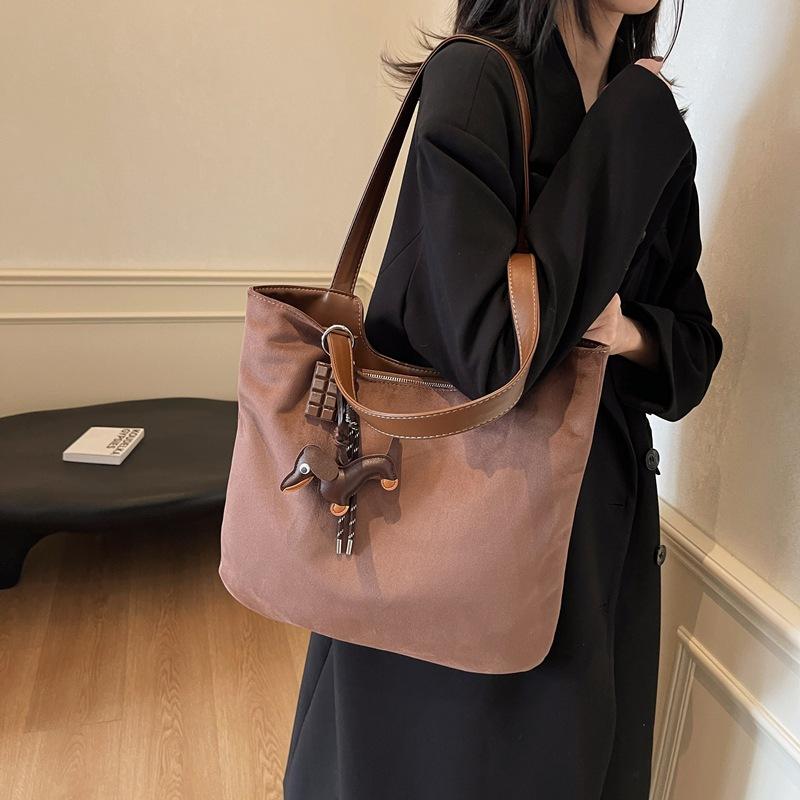 Large capacity tote bag fashionable commuter big bag retro bag women's 2025 new high-end shoulder bag