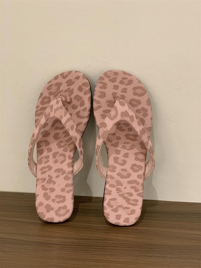 

Летние новинки 2025 года шлепанцы на плоской подошве с леопардовым принтом женские простые в праздничном стиле на плоском каблуке крутые шлепанцы шлепанцы с открытым носком 40