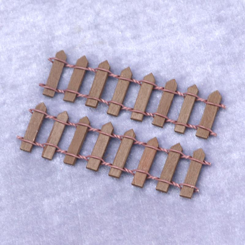 Mini Dollhouse Fence Set: 1:12 Scale (2 Pieces)