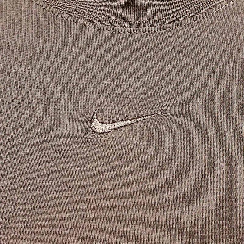 NIKE Women's Chill Knit Crop Short Sleeve T-Shirt