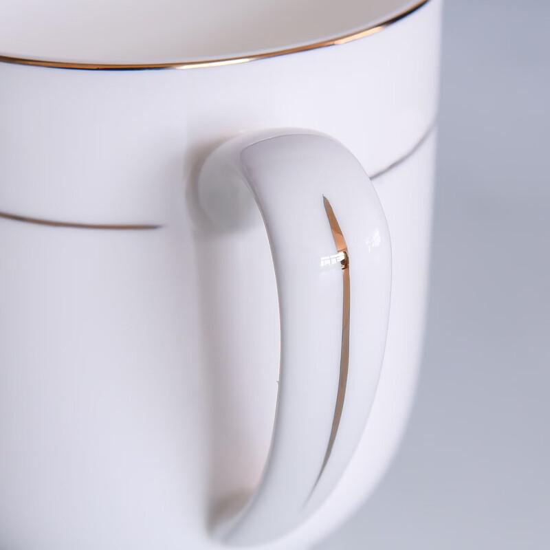 Elegant Bone China Tea Cup with Lid