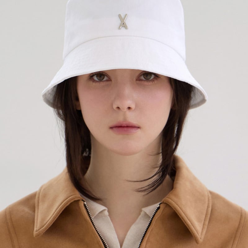 

VARZAR VA Stud Basic Панама Белая FREE