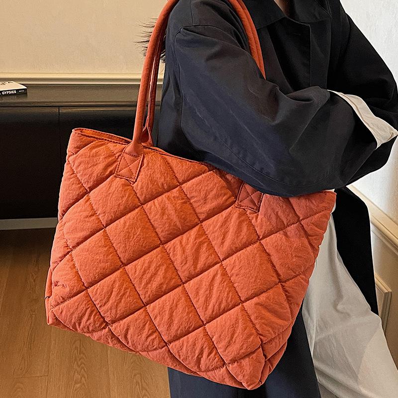 Large capacity embroidered thread rhombus portable tote bag trendy new female college student class commuter bag casual shoulder bag