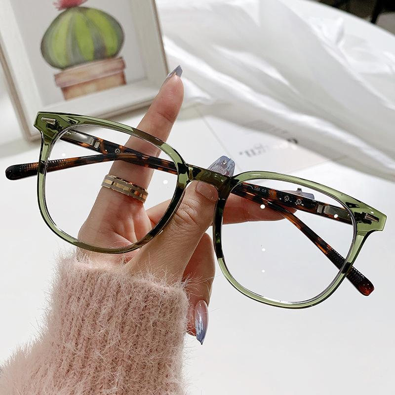 Fashionable Large Frame Glasses for Men and Women, High-definition Flat Lenses, Versatile and Ultra Light Glasses