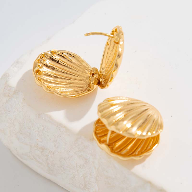 2026 New Vintage Metal Shell Stud Earrings for Women Fashion Creative Gold Color Geometric Scalloped Earrings Jewelry Wholesale