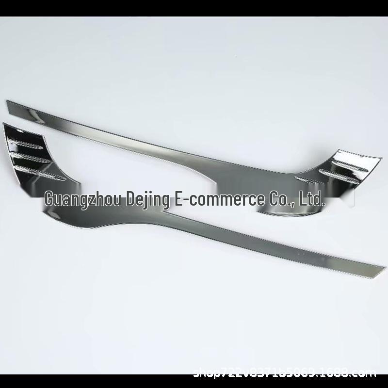 

Серебристые хромированные накладки на противотуманные фары для Mazda CX-5 2017-2020 (2-е поколение)