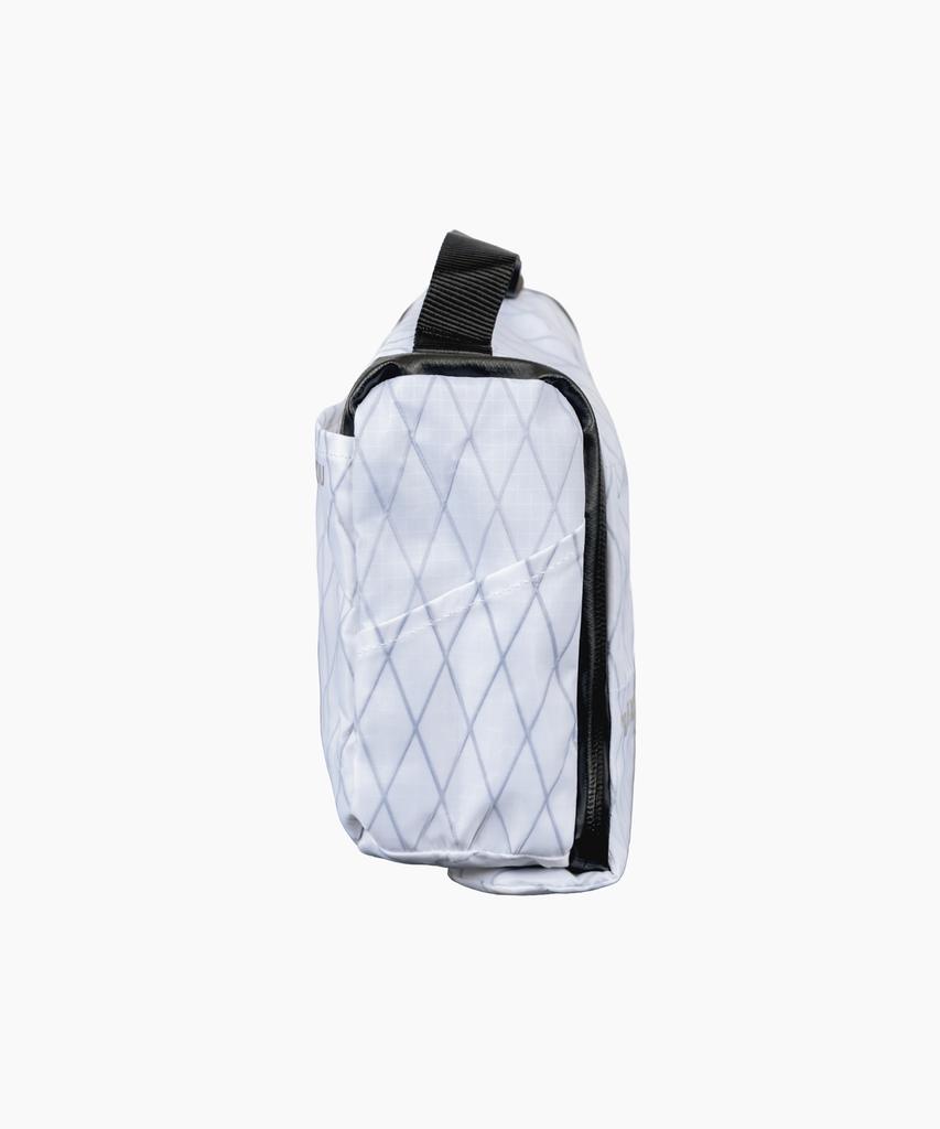 Black Briar Contain Wash Pouch (Ultra White)