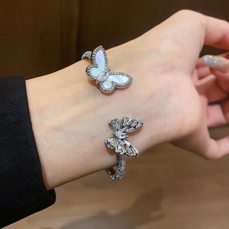 Zircon Mother-of-Pearl Butterfly Open Bangle - Elegant, Fashionable, High-End Women's Jewelry.