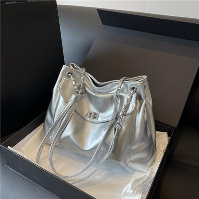 Neue Leder-Einkaufstasche, große Kapazität, Umhängetasche für Damen, neue lässige Ketten-Einkaufstasche, vielseitige Nischen-Mode-Unterarmtasche