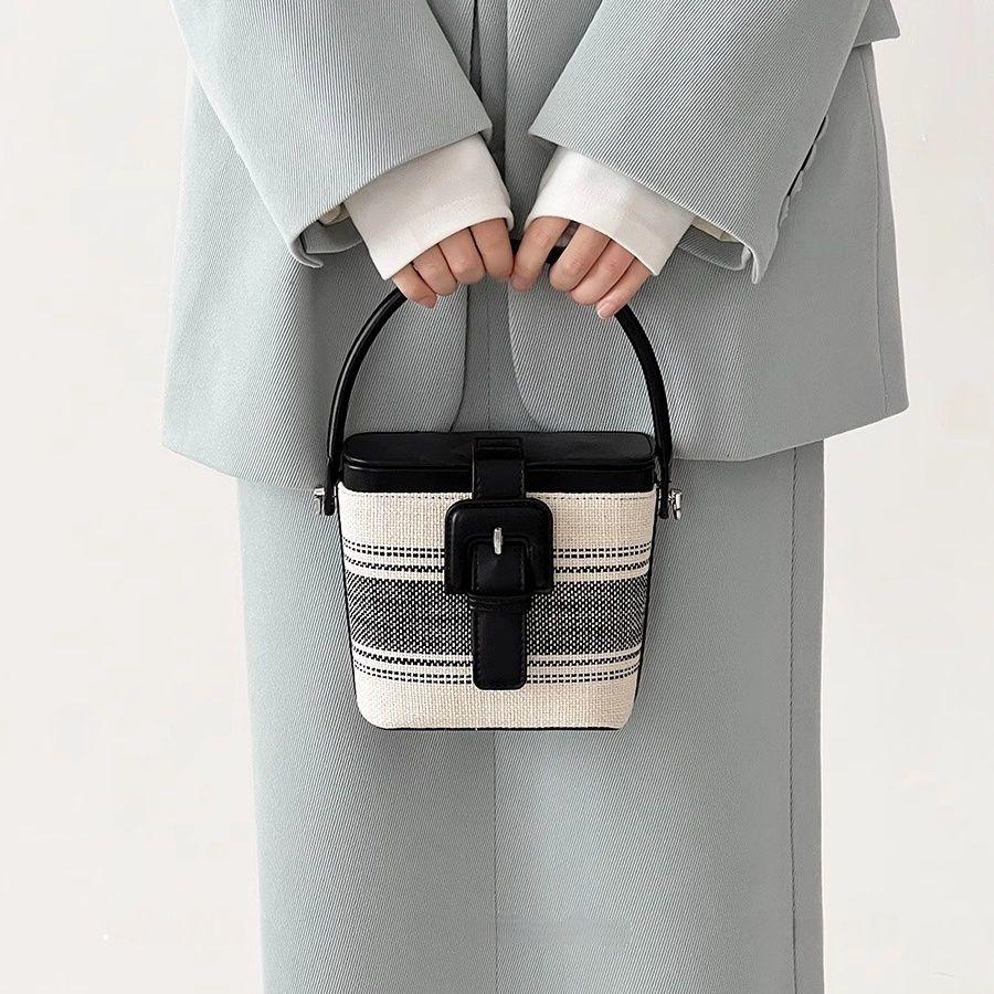 

Retro Stripe Drawstring Bucket Bag Women Denim Stitching Large Capacity Shoulder Bag Ladies Daily Casual Versatile Crossbody Bag 15x15x9cm