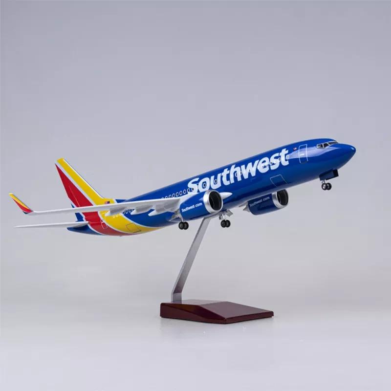 Large Model Airplane Southwest Airlines Boeing 737 Plane Models 1:85 Scale Diecast Airplanes with LED Light for Home Decor Colle