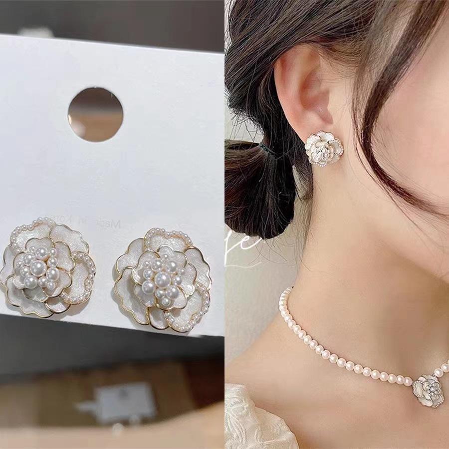 JMXD Französische Perlen Kamelienblüten Ohrstecker Leichter Luxus Grüner Tee Thema Einzigartig Elegant für Damen Modischer Schmuck