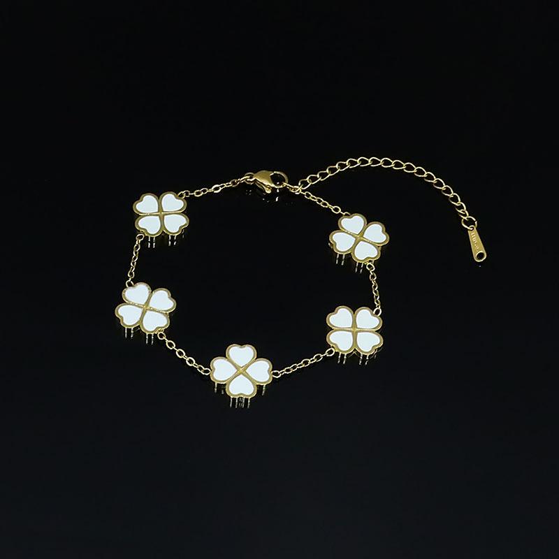 Titanstahl-Armband mit vierblättrigem Kleeblatt und fünf Blumen, einfaches Edelstahl-Epoxidarmband für Damen, einlagiger Handschmuck für die Freundin