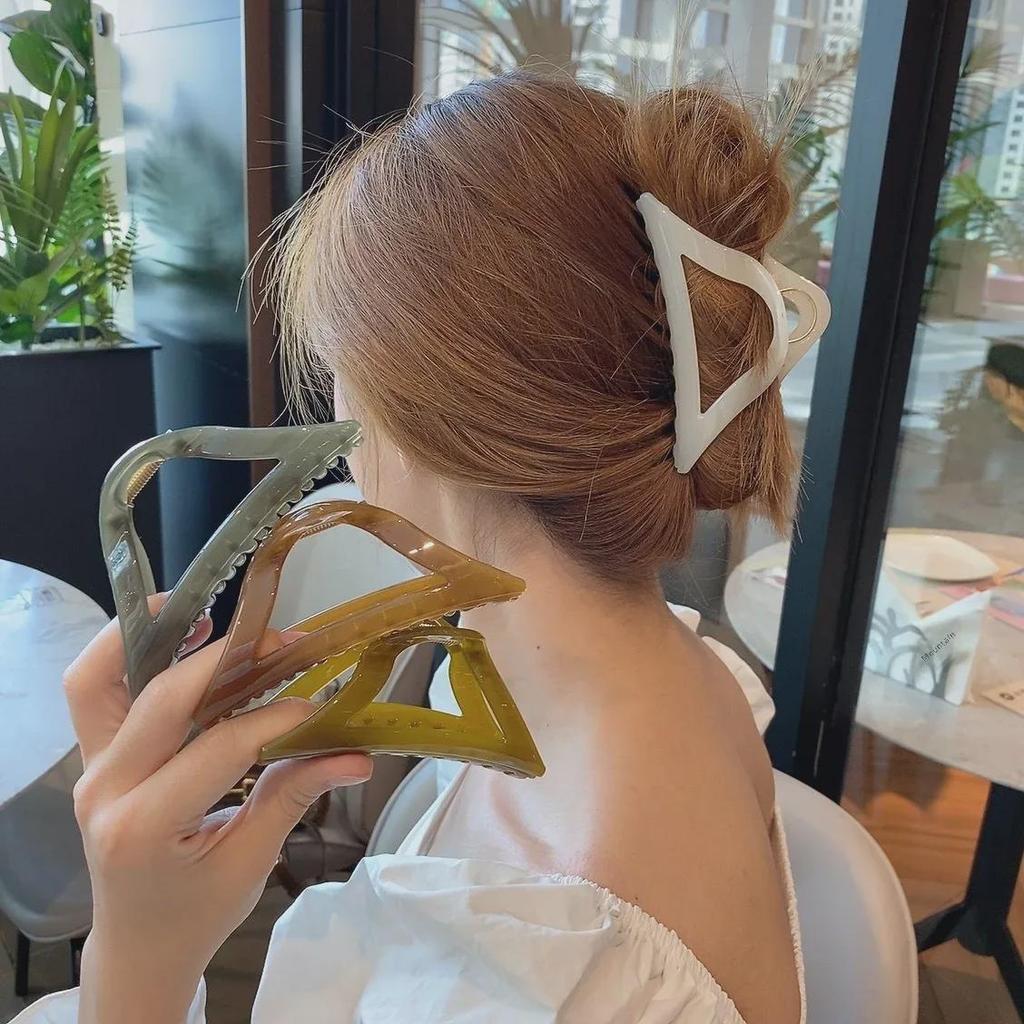 Elegantní velká trojúhelníková spona do vlasů - Šik korejský vlasový doplněk