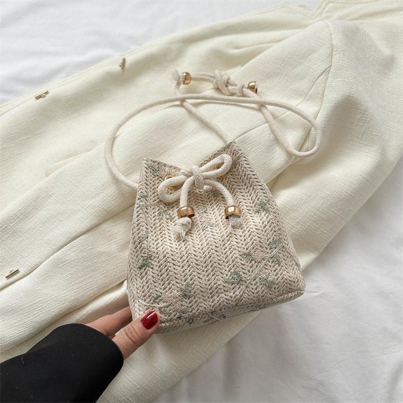 Stylish Urban Simple Straw Bag Women s 2023 Trendy Casual Travel Bucket Shoulder Bag OffWhite