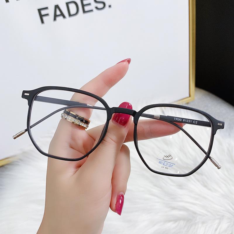 Trendy Polygonal Anti-Blue Light Glasses: Stylish Irregular Frame for Women & Men
