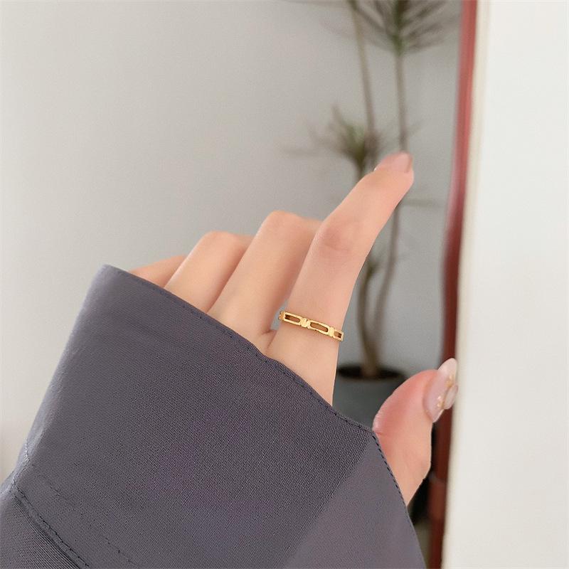 Koreanischer Stil Hohl Mode Statement Ring für Damen - Vergoldeter Titanstahl Zeigefingerring