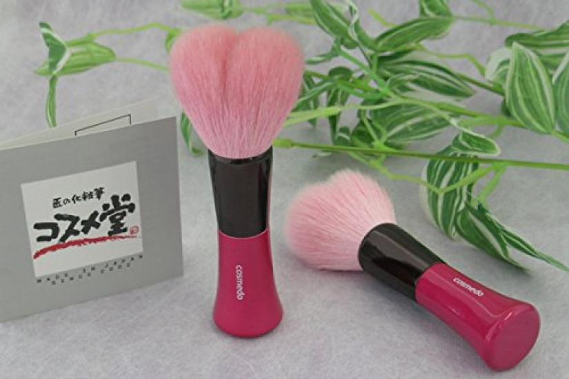 Takumi no Kumano Brush Face Stand Type Keshōfude Cosme-dō Heart-shaped Brush, (H-016SD)