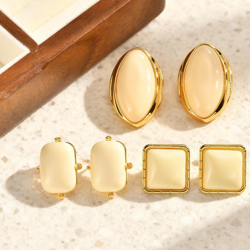 Geometric White Acrylic Earrings for Women Elegant Sweet Stud Earrings Fashion Charm Jewelry Gifts