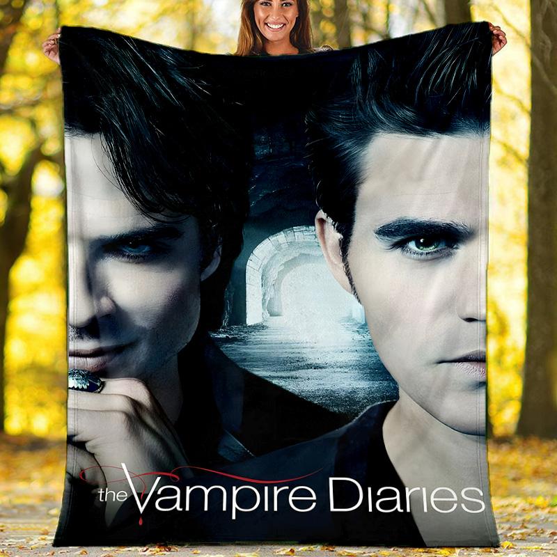 1 Stück The Vampire Diaries 4 Thema Weiche Flanell-Kuscheldecke - Digitaldruck, Polyester, Gemütlich für alle Jahreszeiten, Perfekt für draußen und Reisen