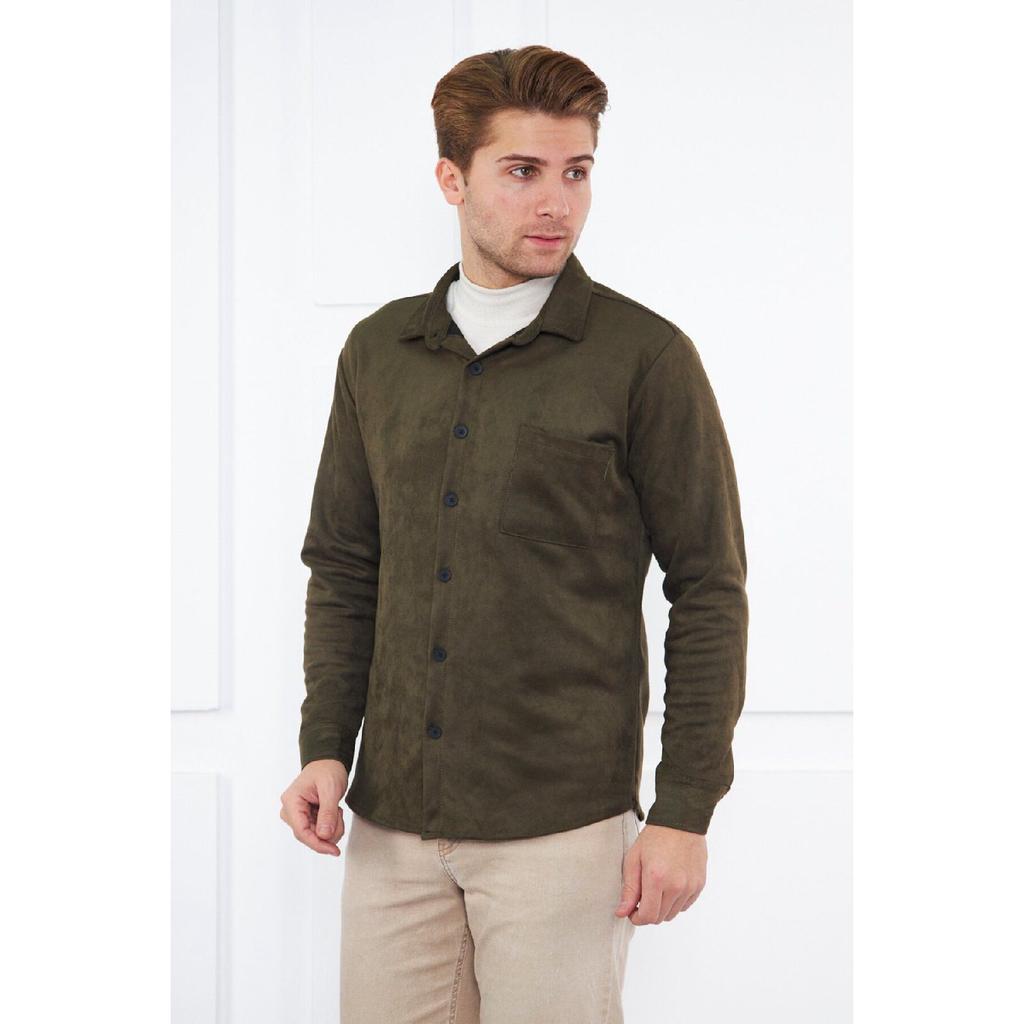 Wildleder-Hemd mit einer Tasche und normaler Passform